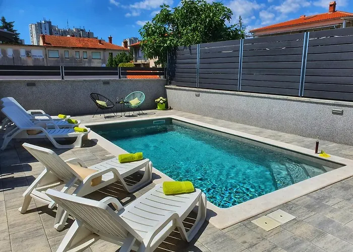 아파트 Katja 풀라